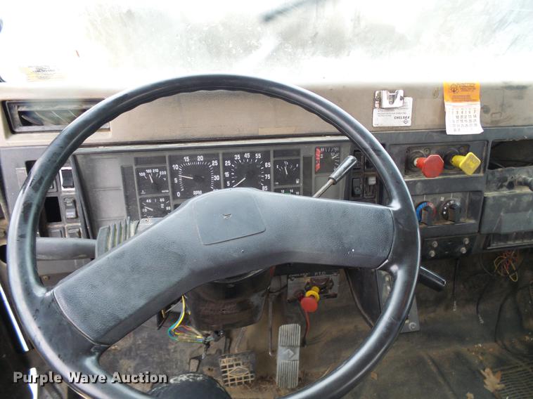 image for item DB2107 1995 International 4700 bucket truck