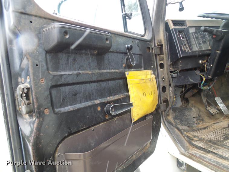 image for item DB2107 1995 International 4700 bucket truck