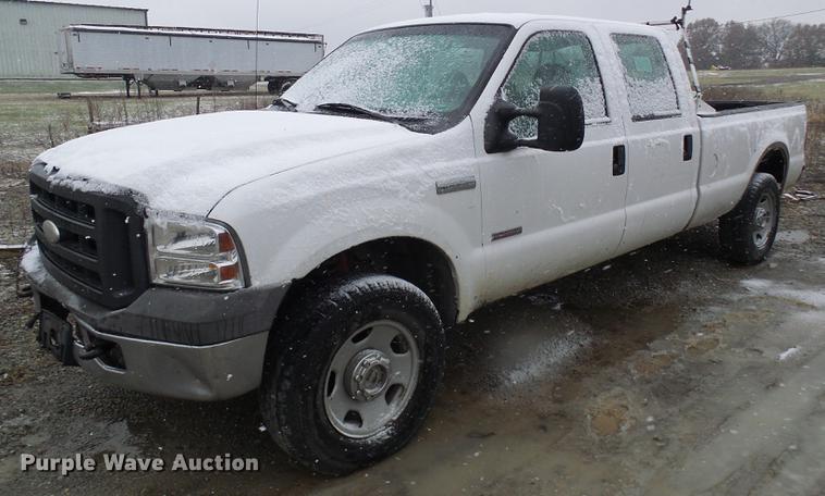 image for item DB2110 2005 Ford F350 Super Duty Crew Cab pickup truck