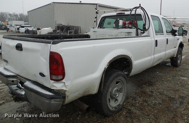 image for item DB2110 2005 Ford F350 Super Duty Crew Cab pickup truck