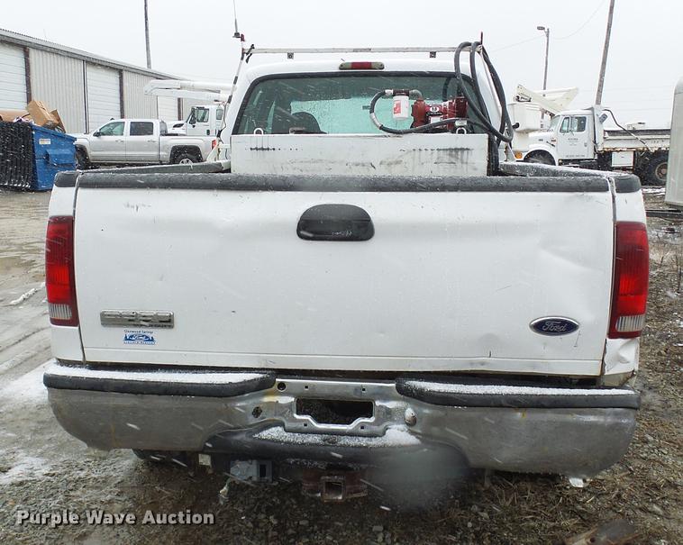 image for item DB2110 2005 Ford F350 Super Duty Crew Cab pickup truck