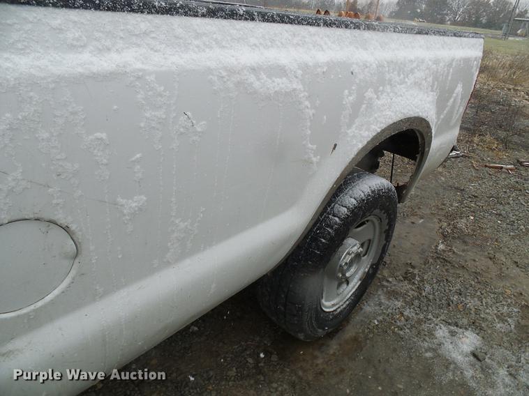 image for item DB2110 2005 Ford F350 Super Duty Crew Cab pickup truck
