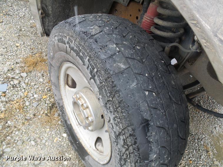 image for item DB2110 2005 Ford F350 Super Duty Crew Cab pickup truck