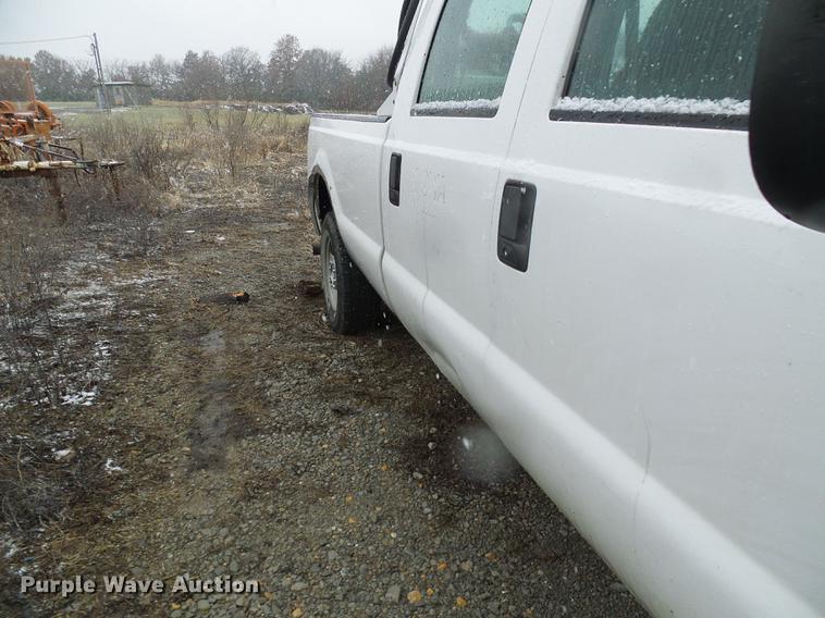 image for item DB2110 2005 Ford F350 Super Duty Crew Cab pickup truck