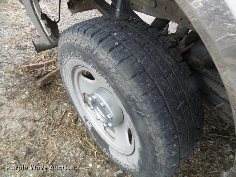 image for item DB2110 2005 Ford F350 Super Duty Crew Cab pickup truck