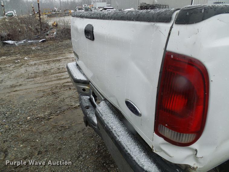 image for item DB2110 2005 Ford F350 Super Duty Crew Cab pickup truck