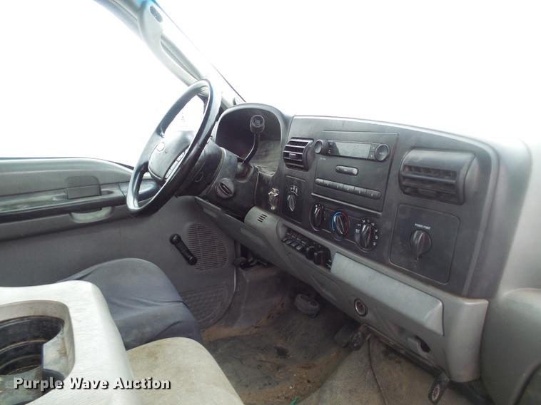 image for item DB2110 2005 Ford F350 Super Duty Crew Cab pickup truck