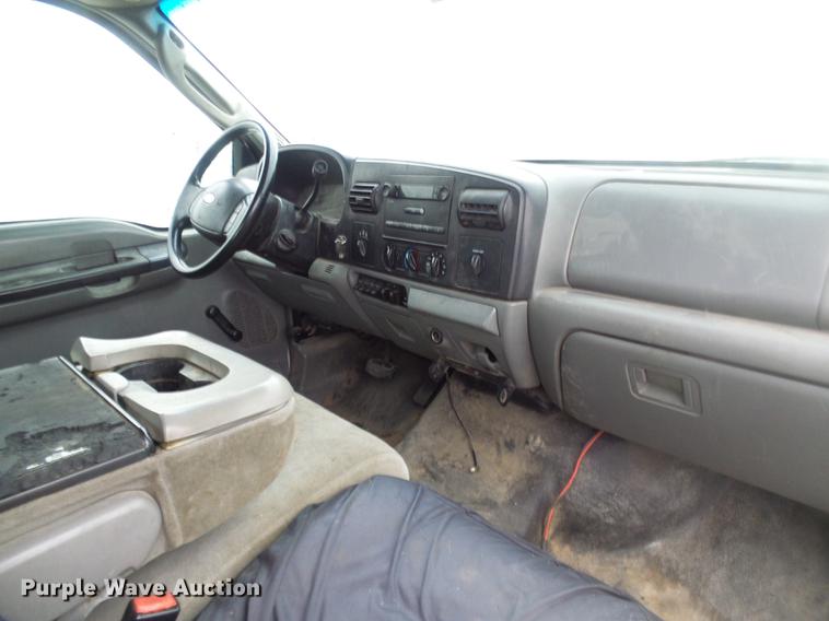 image for item DB2110 2005 Ford F350 Super Duty Crew Cab pickup truck