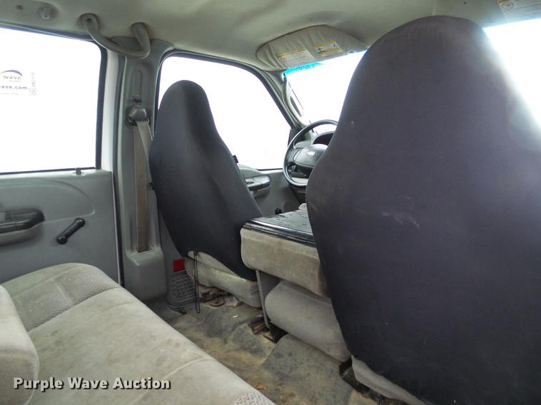 image for item DB2110 2005 Ford F350 Super Duty Crew Cab pickup truck