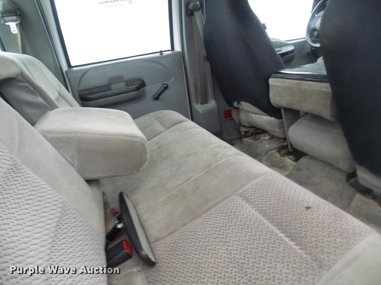 image for item DB2110 2005 Ford F350 Super Duty Crew Cab pickup truck