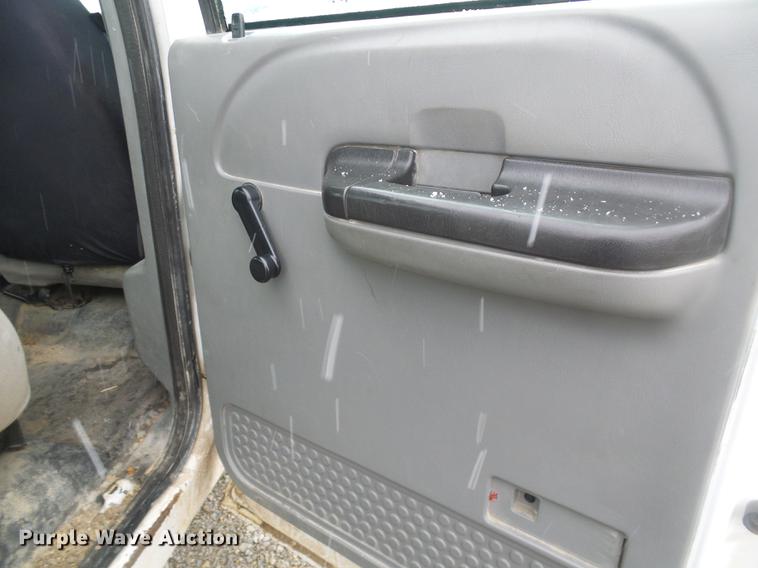 image for item DB2110 2005 Ford F350 Super Duty Crew Cab pickup truck