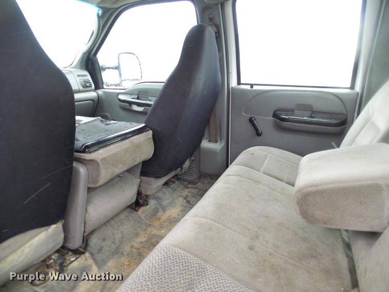 image for item DB2110 2005 Ford F350 Super Duty Crew Cab pickup truck