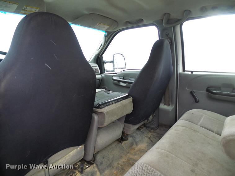 image for item DB2110 2005 Ford F350 Super Duty Crew Cab pickup truck