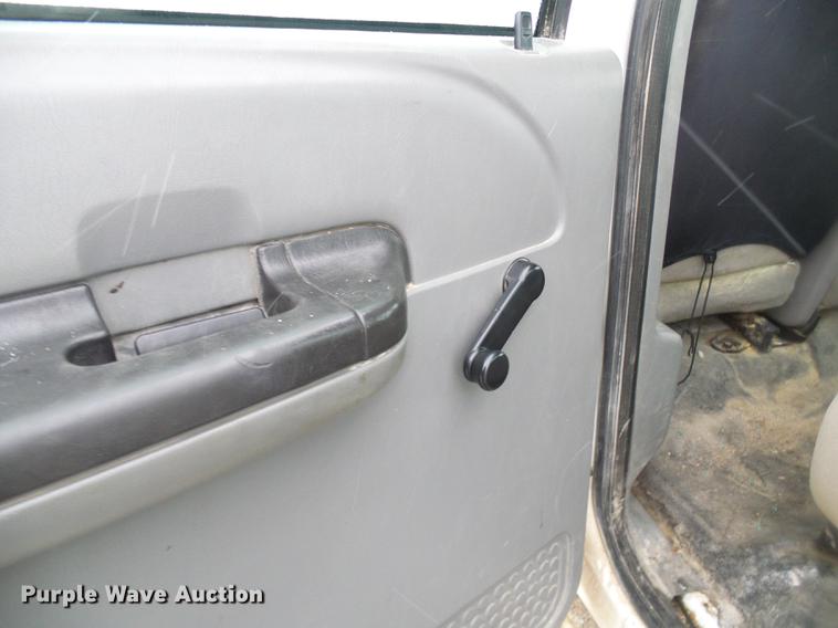 image for item DB2110 2005 Ford F350 Super Duty Crew Cab pickup truck