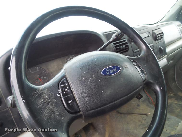 image for item DB2110 2005 Ford F350 Super Duty Crew Cab pickup truck