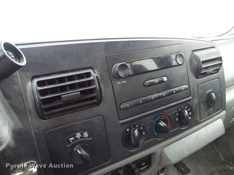 image for item DB2110 2005 Ford F350 Super Duty Crew Cab pickup truck