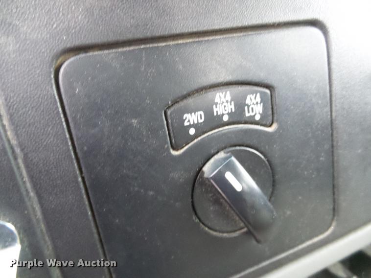 image for item DB2110 2005 Ford F350 Super Duty Crew Cab pickup truck