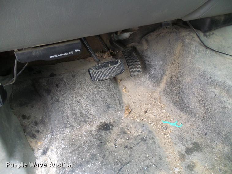 image for item DB2110 2005 Ford F350 Super Duty Crew Cab pickup truck