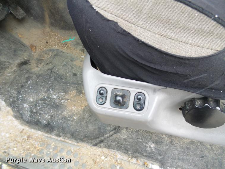 image for item DB2110 2005 Ford F350 Super Duty Crew Cab pickup truck