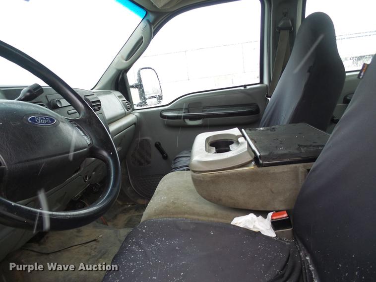 image for item DB2110 2005 Ford F350 Super Duty Crew Cab pickup truck