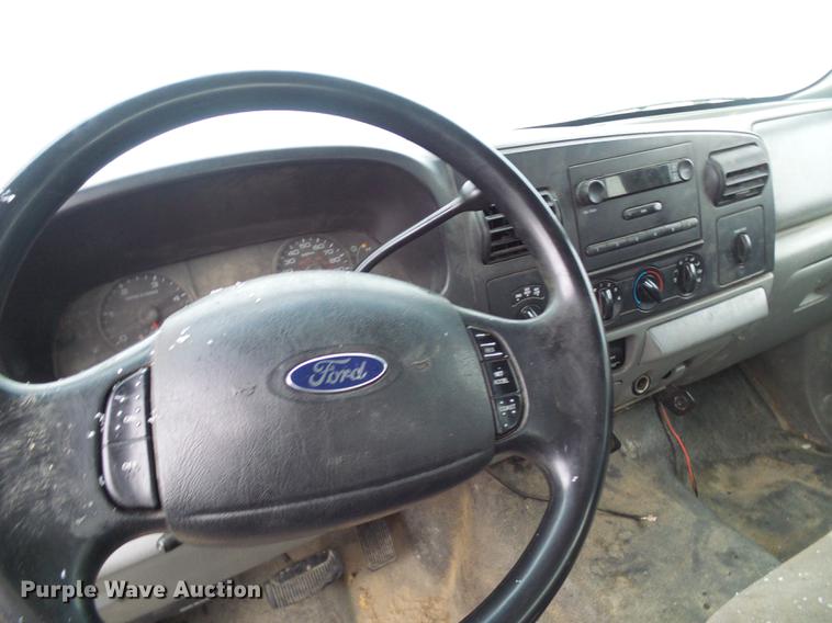 image for item DB2110 2005 Ford F350 Super Duty Crew Cab pickup truck