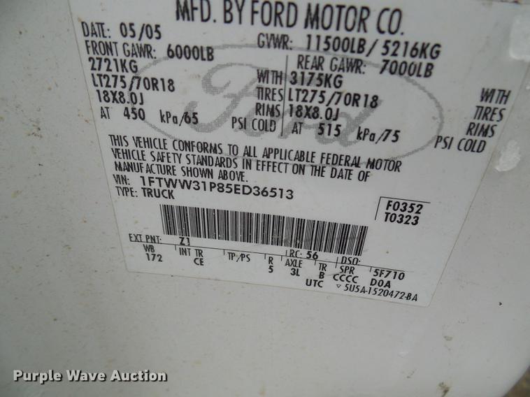 image for item DB2110 2005 Ford F350 Super Duty Crew Cab pickup truck