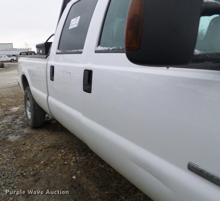 image for item DB2115 2006 Ford F350 Super Duty Crew Cab pickup truck