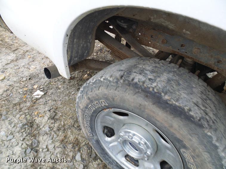 image for item DB2115 2006 Ford F350 Super Duty Crew Cab pickup truck