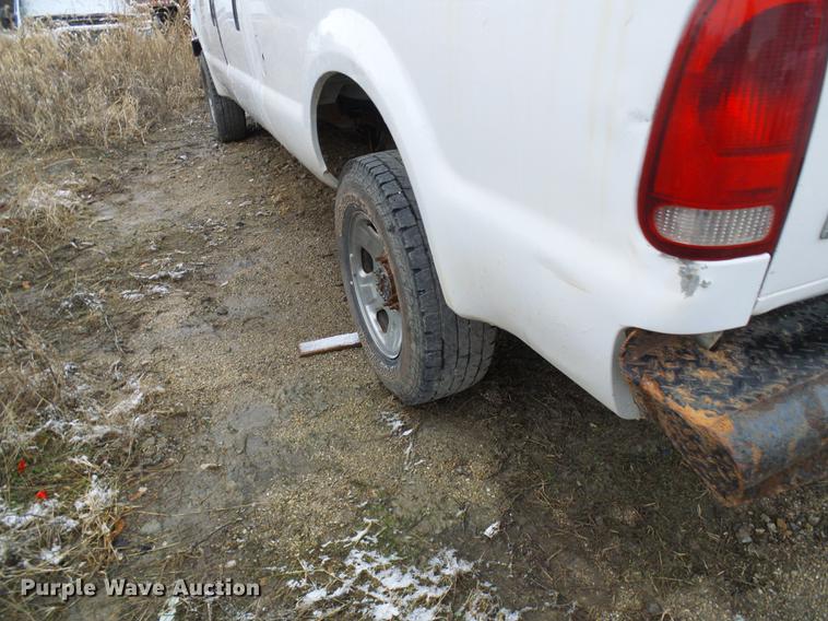 image for item DB2115 2006 Ford F350 Super Duty Crew Cab pickup truck