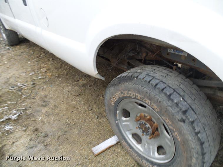 image for item DB2115 2006 Ford F350 Super Duty Crew Cab pickup truck