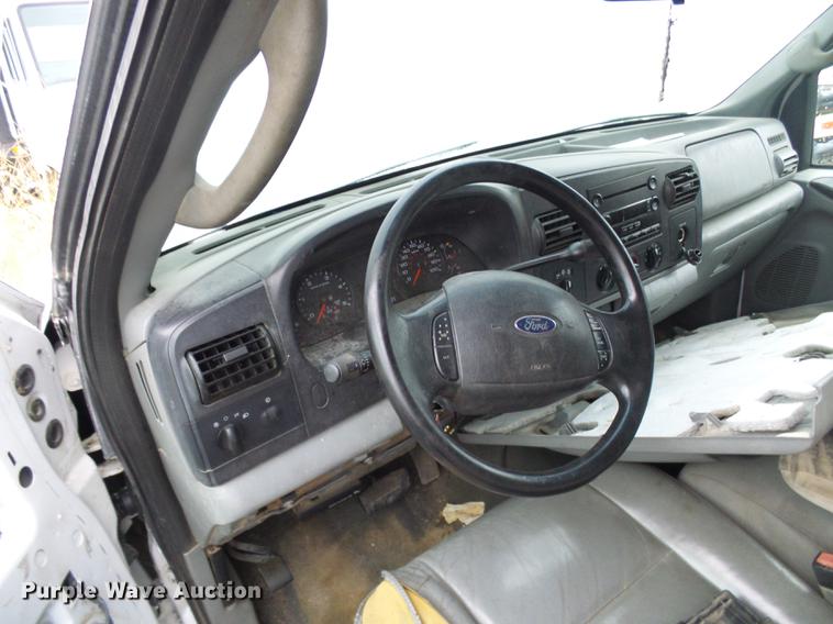 image for item DB2115 2006 Ford F350 Super Duty Crew Cab pickup truck