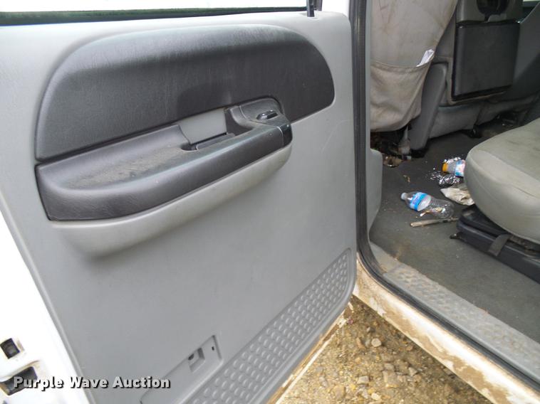 image for item DB2115 2006 Ford F350 Super Duty Crew Cab pickup truck