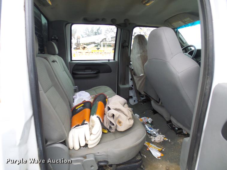 image for item DB2115 2006 Ford F350 Super Duty Crew Cab pickup truck