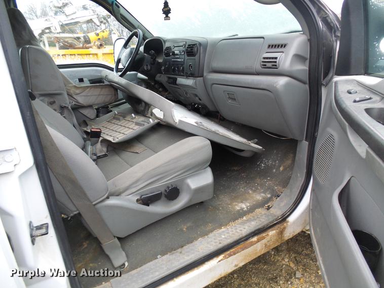 image for item DB2115 2006 Ford F350 Super Duty Crew Cab pickup truck