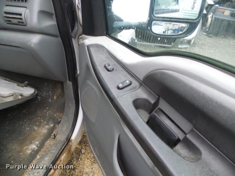 image for item DB2115 2006 Ford F350 Super Duty Crew Cab pickup truck