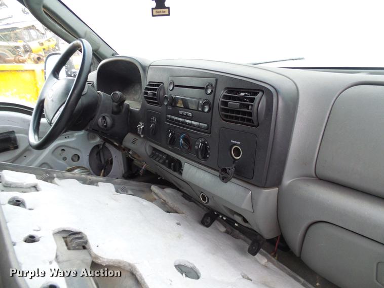 image for item DB2115 2006 Ford F350 Super Duty Crew Cab pickup truck