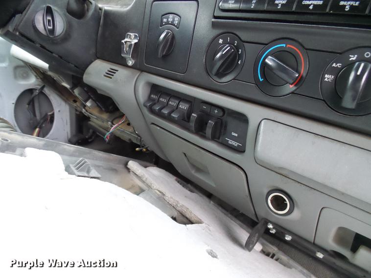 image for item DB2115 2006 Ford F350 Super Duty Crew Cab pickup truck