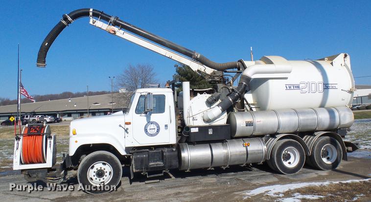 image for item DB2117 1998 International 2554 vacuum truck