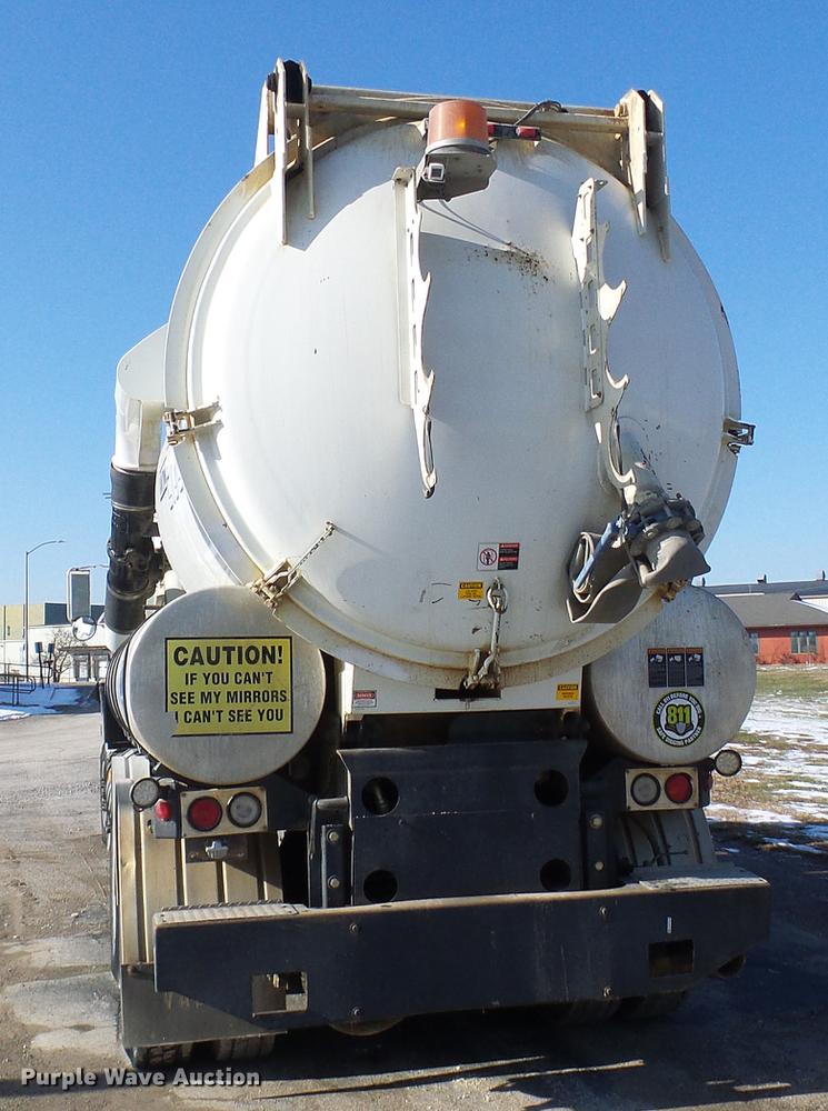 image for item DB2117 1998 International 2554 vacuum truck