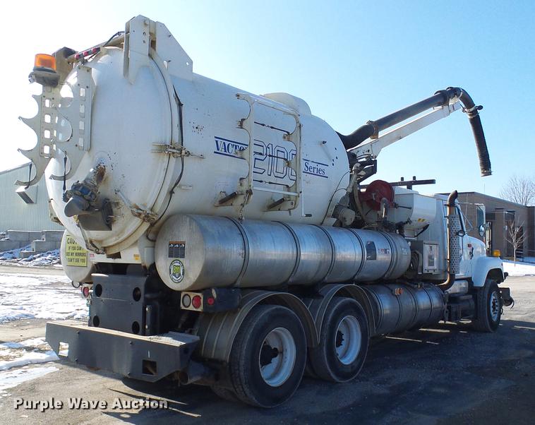 image for item DB2117 1998 International 2554 vacuum truck