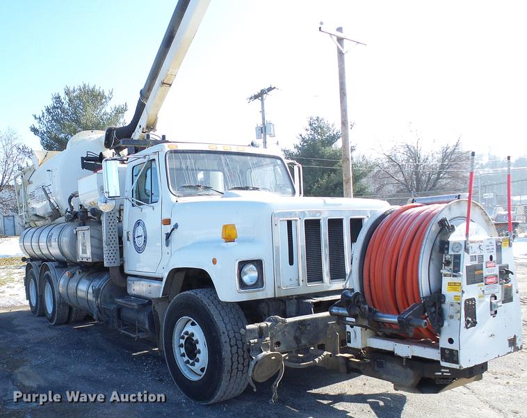 image for item DB2117 1998 International 2554 vacuum truck
