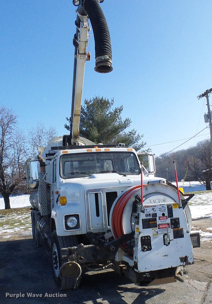 image for item DB2117 1998 International 2554 vacuum truck