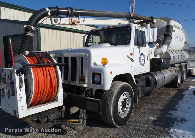 image for item DB2117 1998 International 2554 vacuum truck