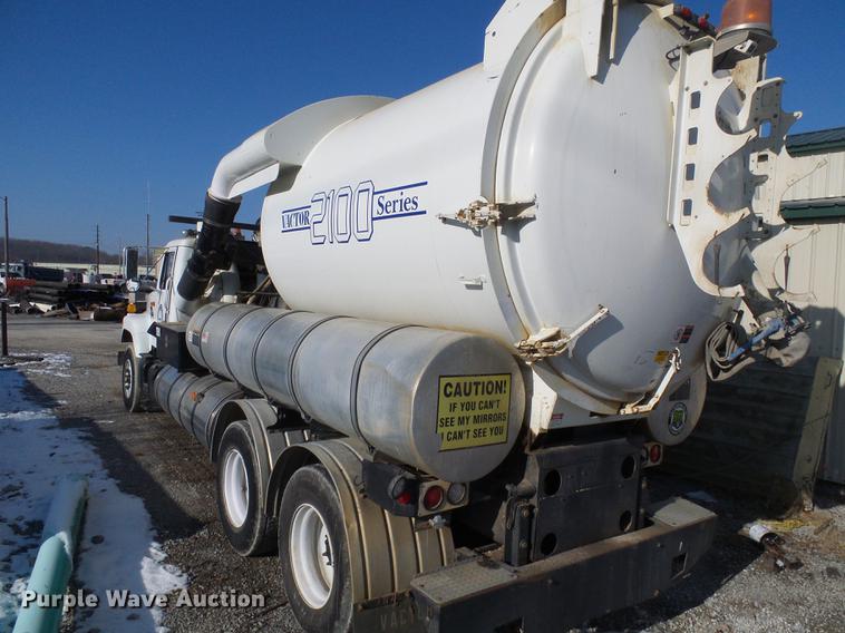 image for item DB2117 1998 International 2554 vacuum truck