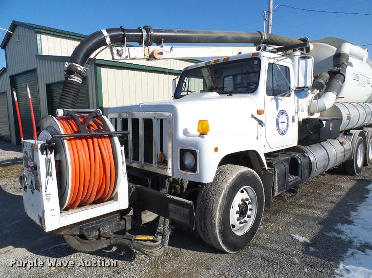 image for item DB2117 1998 International 2554 vacuum truck