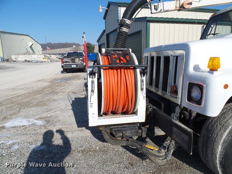 image for item DB2117 1998 International 2554 vacuum truck