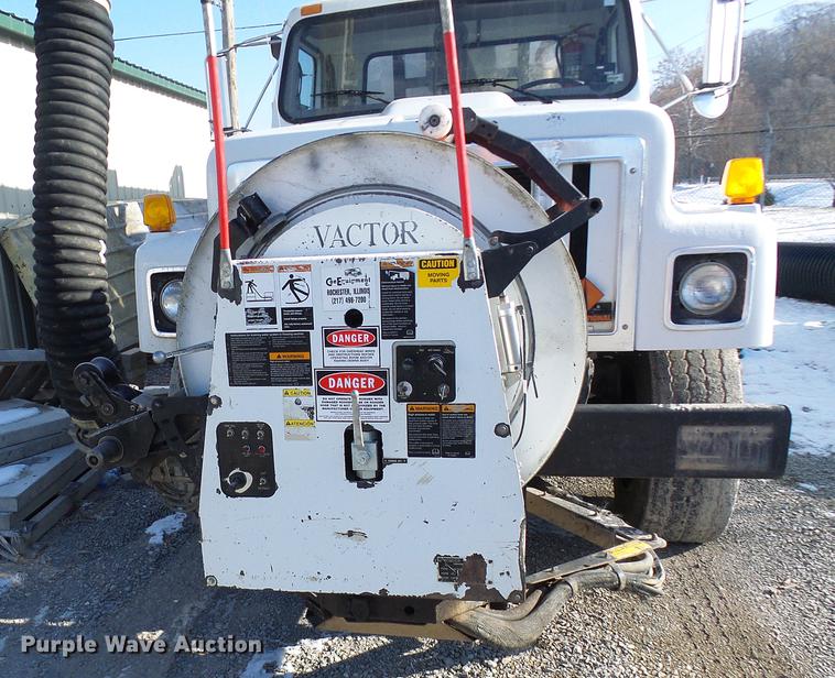 image for item DB2117 1998 International 2554 vacuum truck