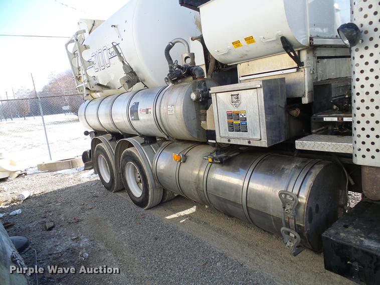 image for item DB2117 1998 International 2554 vacuum truck