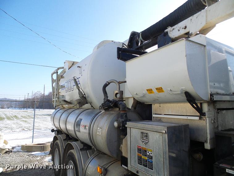 image for item DB2117 1998 International 2554 vacuum truck