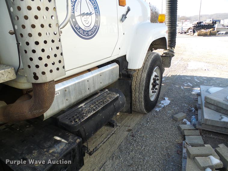 image for item DB2117 1998 International 2554 vacuum truck